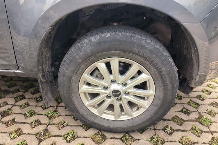 Used Isuzu D-MAX 2023 2.5T Automatic 4x4 Diesel Flagship Long Wheelbase Model Right Front Wheel Hub