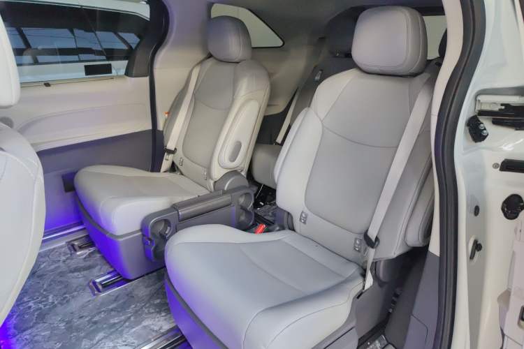 Used Toyota Granvia 2023 2.5L Hybrid Comfort Edition