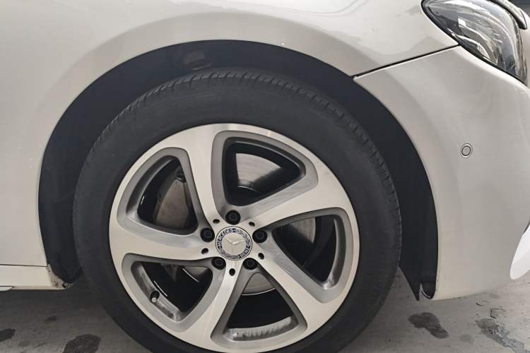 Used Mercedes-Benz E-Class 2017 E 300 L Sporty and Stylish Model