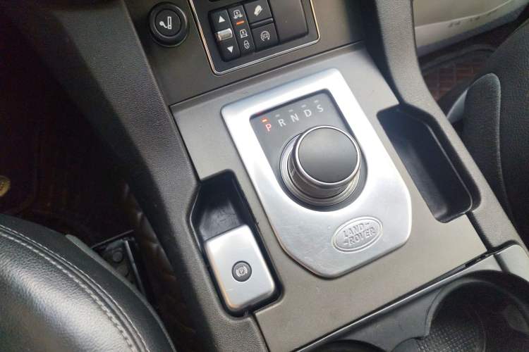 Used Land Rover Discovery 2016 3.0 SC Obsidian Black Heritage Edition SE
