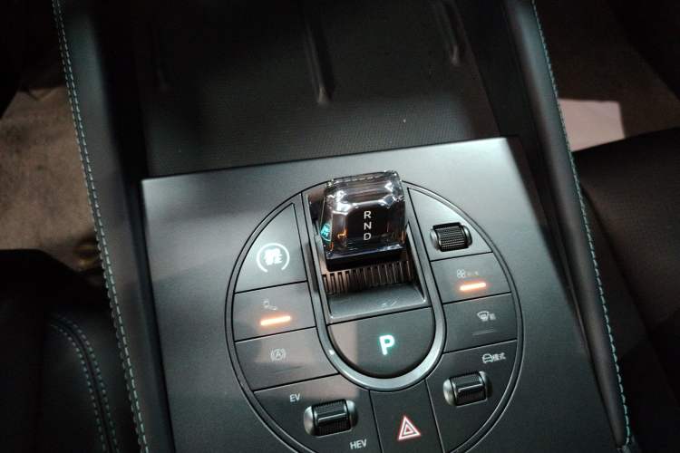 Used BYD Seal 06 New Energy 2024 DM-i 120KM Luxury Model Gear Lever