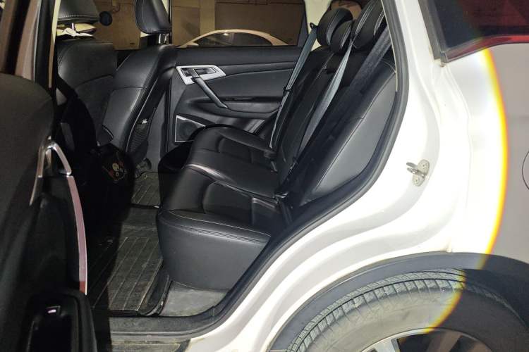 Used Geely Auto Emgrand X7 Sport 2016 1.8TD Automatic Smart Connectivity Version Left Rear Seat