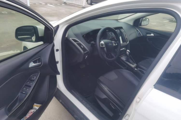 Used Ford Focus 2012 Hatchback 1.6L Automatic Fashion Edition
