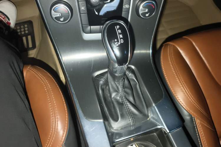 Used Volvo V60 2014 T5 Zhiya Edition Gear Lever