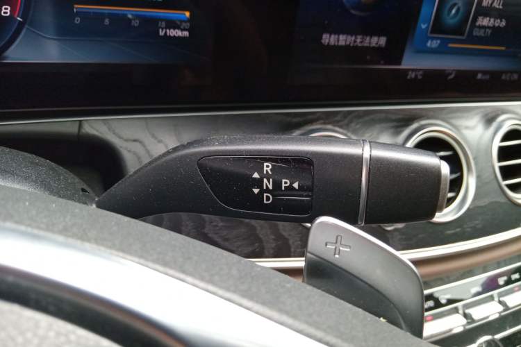 Used Mercedes-Benz E-Class 2018 Restyled E 300 L Sporty and Stylish Edition Gear Lever