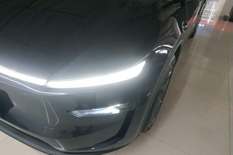 Used Tesla Model Y 2025 Long-Range All-Wheel-Drive Version