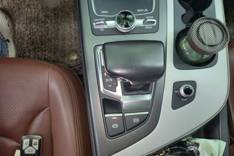 Used Audi Q7 2016 45 TFSI Technology Edition Gear Lever