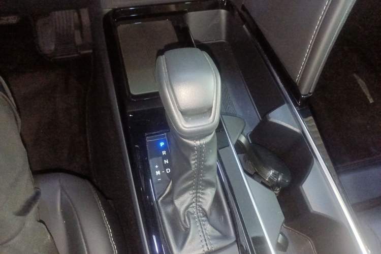 Used Toyota Camry 2024 2.0E Elite Edition Gear Lever