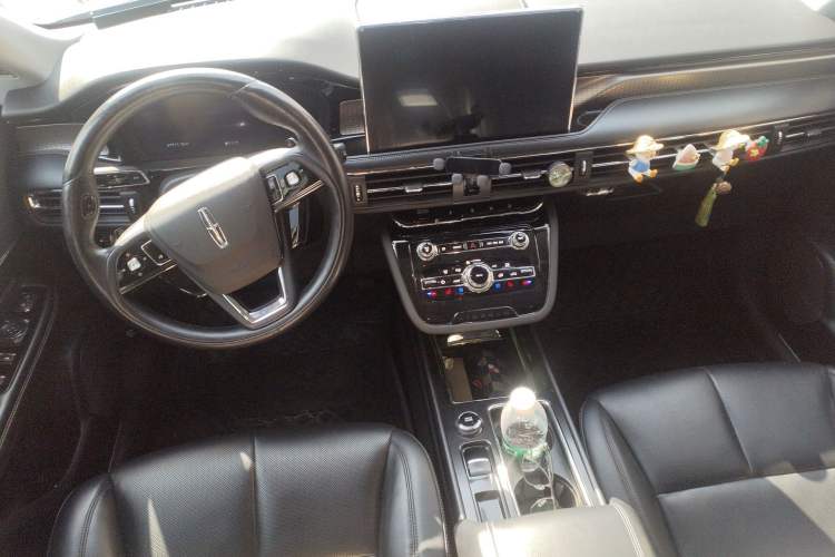 Used Lincoln Corsair 2022 2.0T Two-Wheel Drive Deluxe Edition Center Console