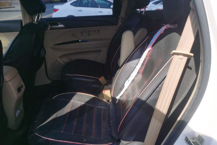 Used Baojun 730 2016 Revised 1.5L Manual Standard Version 7 Seats China V Emission Standard Left Rear Seat