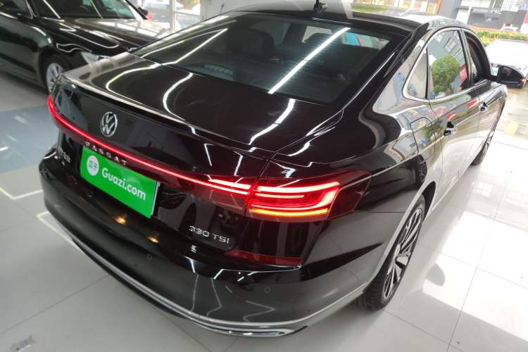 Used Volkswagen Passat 2022 330TSI Luxury Edition Rear Right 45 Deg