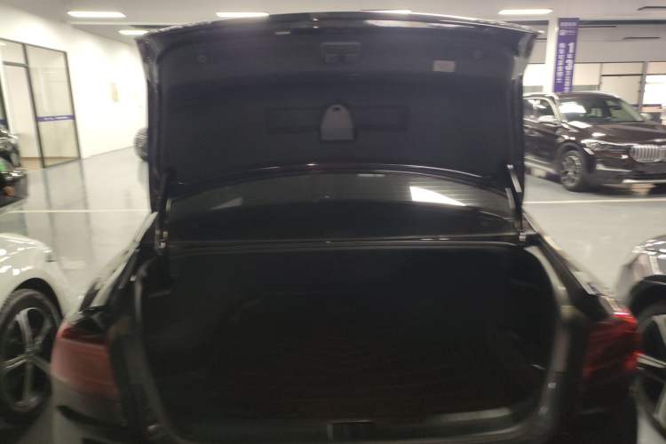 Used Volkswagen Magotan 2025 Revised Version Zhongxiang Edition 330TSI DSG Luxury Trim