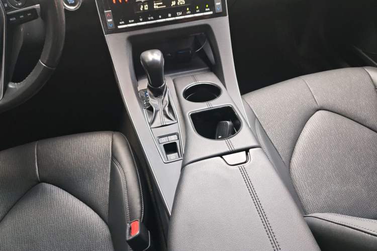 Used Toyota Avalon 2019 2.0L Luxury Edition China VI Standard
