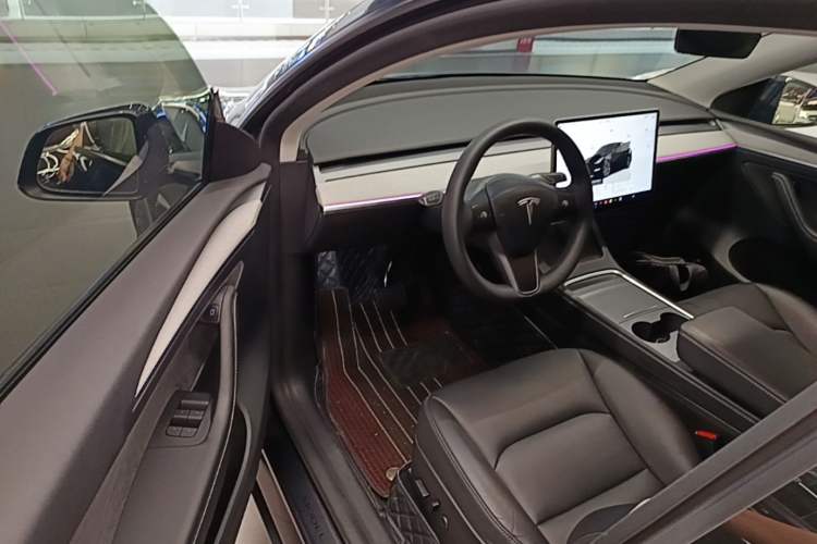 Used Tesla Model Y 2024 Rear-Wheel-Drive Version
