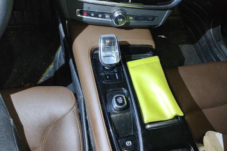 Used Volvo S90 New Energy 2023 T8 Plug-in Hybrid All-Wheel Drive Long-Range Zhiyi Luxury Edition Gear Lever