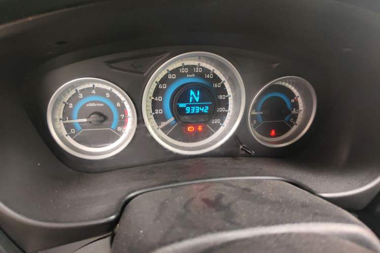 Used Soueast V3 Lingyue 2015 1.5L AMT Happiness Edition Odometer Close Up