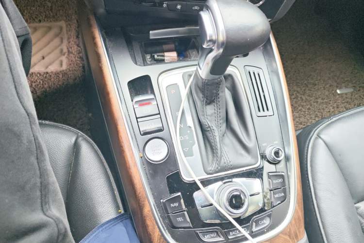 Used Audi Q5 2013 40 TFSI Comfort Edition Gear Lever