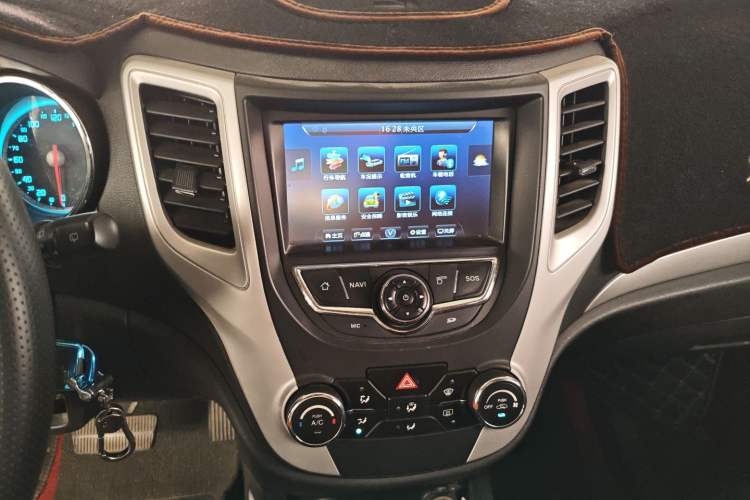 Used CHANGAN CS35 2015 1.6L Automatic Luxury Model China IV Standard
