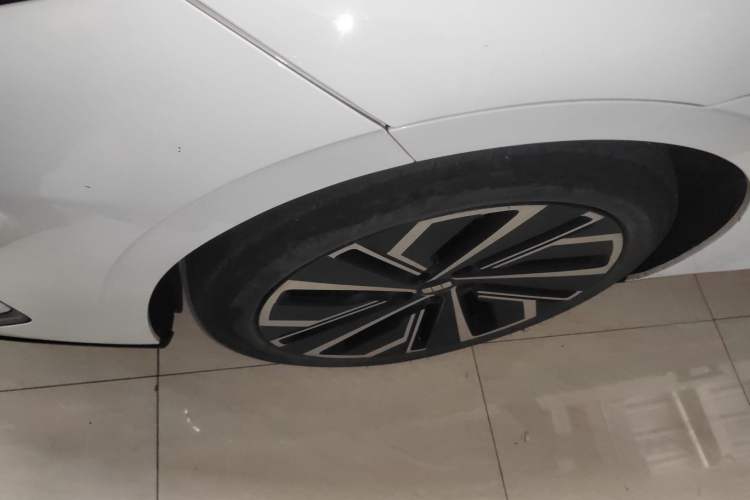 Used Geely Galaxy E8 2024 665 km Range Rear-Drive Starship Long-Range Version Left Front Wheel Hub