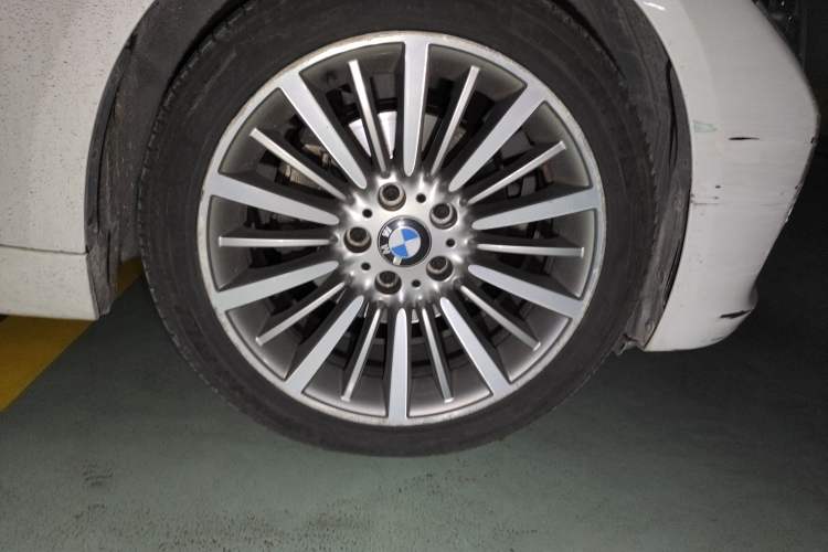 Used BMW 3 Series 2019 320Li Fashion Model Right Front Wheel Hub