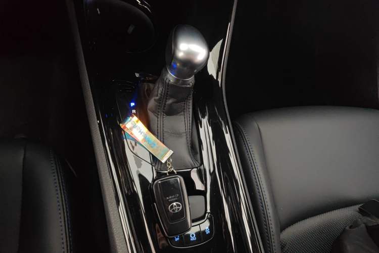 Used Toyota C-HR 2020 2.0L Luxury Edition Gear Lever