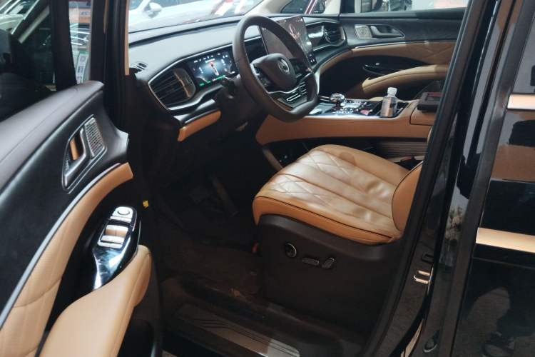 Used Denza D9 2024 EV 600 Four-Wheel Drive Prestige Model
