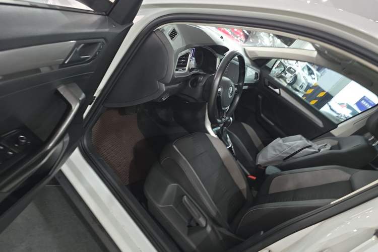 Used Volkswagen T-ROC 2022 280TSI DSG Two-Wheel Drive Elite PLUS