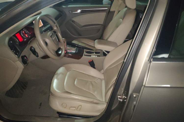 Used Audi A4L 2012 2.0 TFSI automatic Comfort trim level Left Front Seat