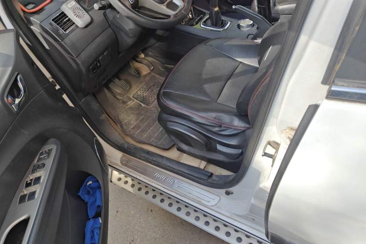 Used FORTHING Joyear X5 2013 1.6L Manual Luxury Model China IV Standard
