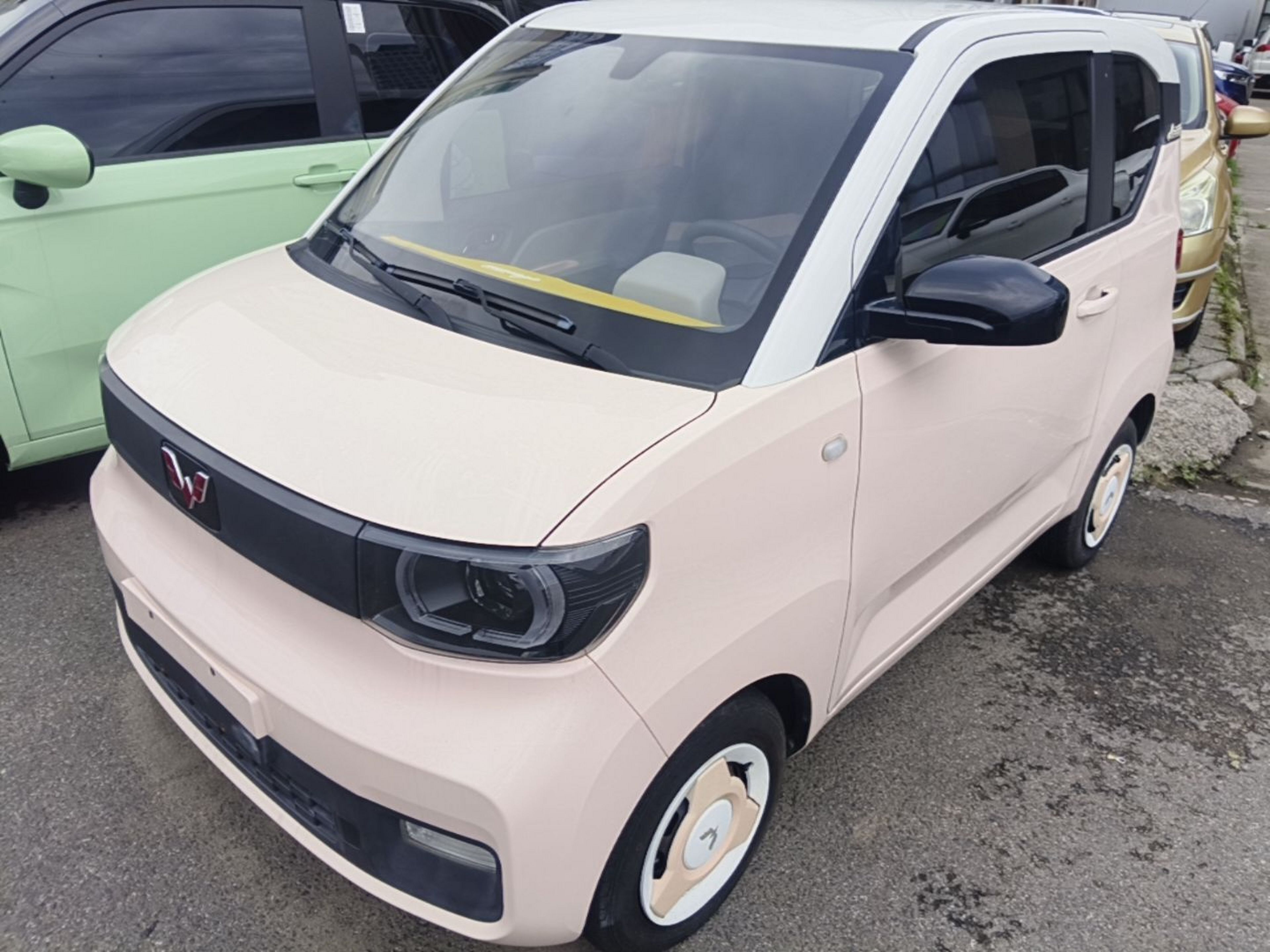 Unter der Vorderseite des Autos