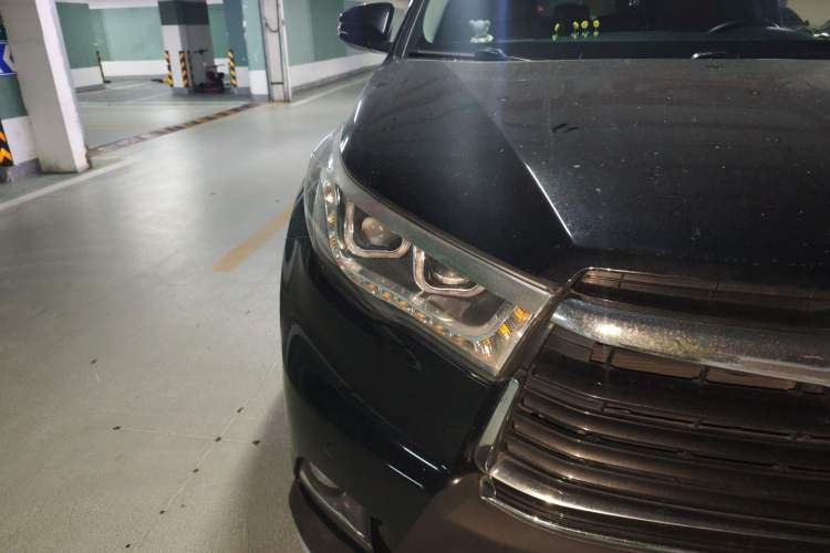 Used Toyota Highlander 2015 2.0T Two-Wheel Drive Luxury Edition 7 Seats Right Front Headlight