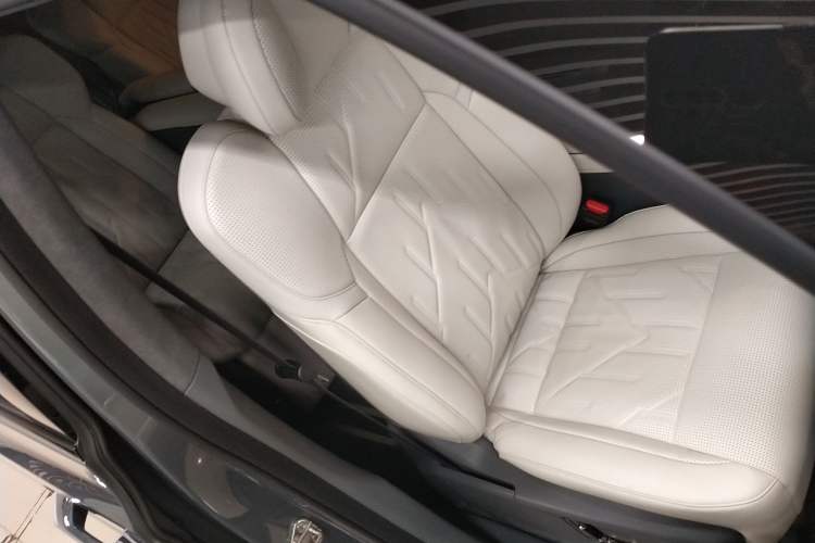 Used Zeekr 009 2024 Six-Seat Executive Version 4WD 108 kWh
