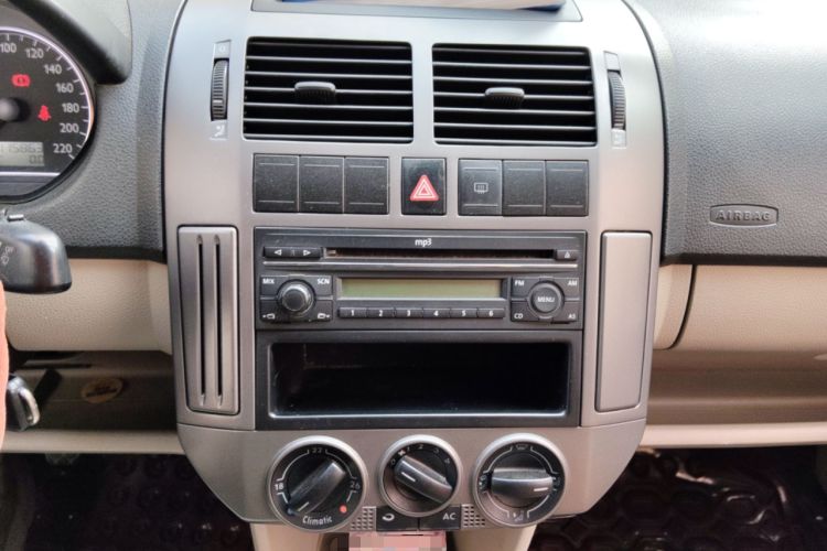 Used Volkswagen Polo 2011 Jingqu 1.4L Manual Shishang Edition