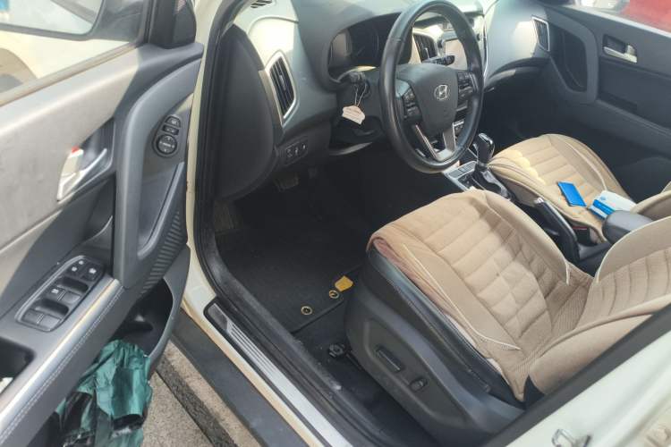 Used Hyundai ix25 2015 1.6L Automatic Two-Wheel-Drive Deluxe DLX Model