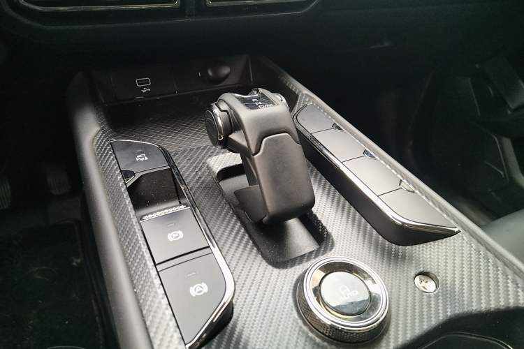 Used Haval H Dog 2023 2.0T Two-Wheel Drive Trendy Outdoor Edition Gear Lever