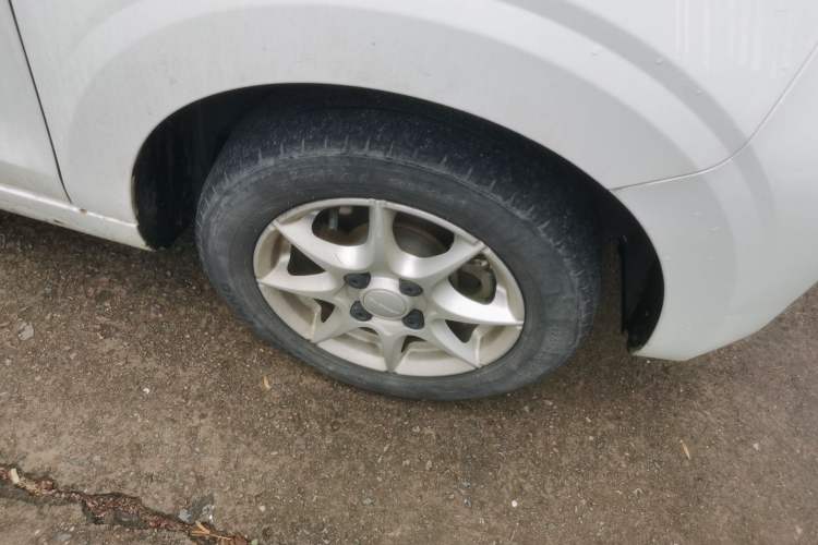 Used Roewe Clever 2022 311km QiQi BoBo Edition Right Front Wheel Hub