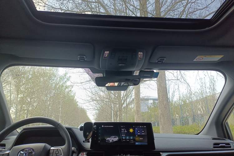 Used Toyota SIENNA 2024 2.5L Hybrid Luxury Edition Headliner