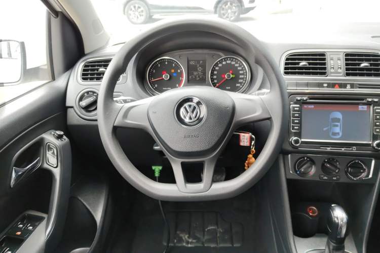 Used Volkswagen Polo 2014 1.4L Automatic Comfort Edition Steering Wheel