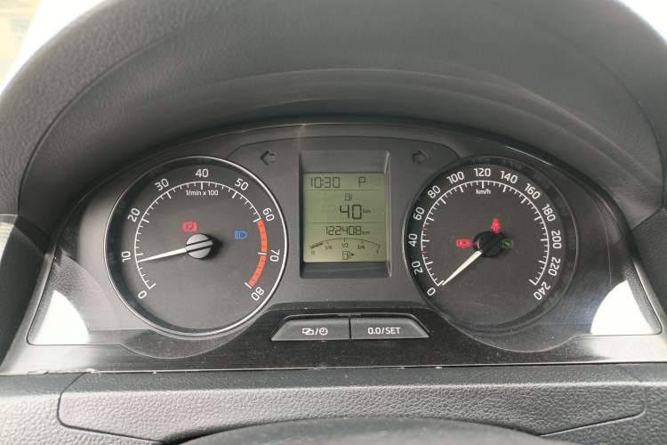 Used Skoda Rapid 2013 1.6L Automatic Smart Selection Model
