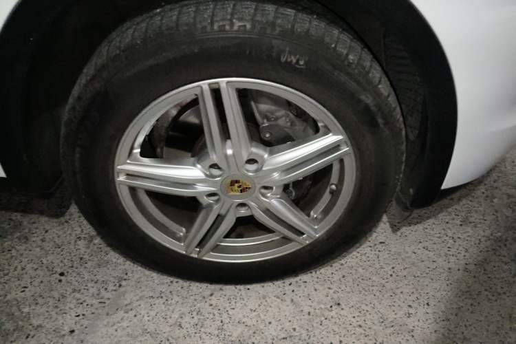 Used Porsche Cayenne 2014 Cayenne Platinum Edition 3.0T
