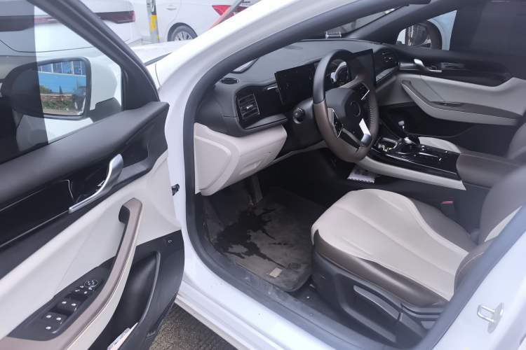 Used BYD Qin PLUS 2023 Champion Edition DM-i 55KM Leading Model Driver Seat