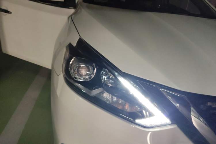 Used Nissan Sylphy 2016 1.6XV CVT Smart Enjoyment Version Right Front Headlight