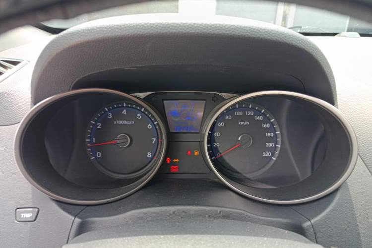 Used Hyundai ix35 2010 2.0L Automatic Two-Wheel Drive Elite Edition GLS Instrument Cluster