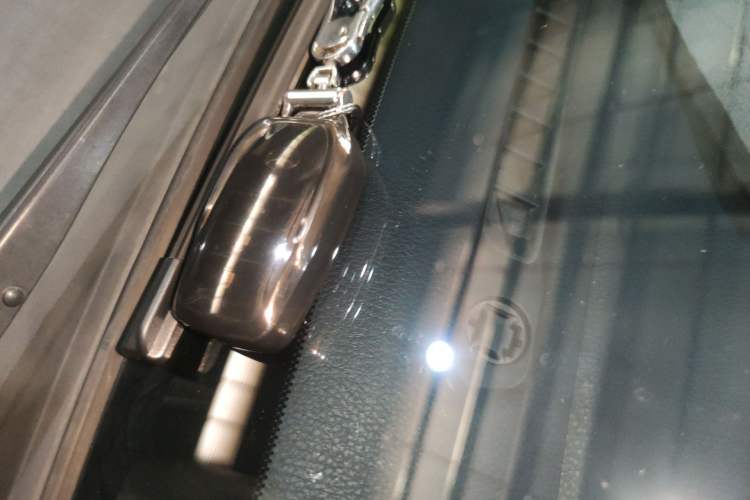 Used Toyota Levin 2017 Revised Dual-Engine 1.8H GS E-CVT Elite Sunroof Version China V Standard Vehicle Key