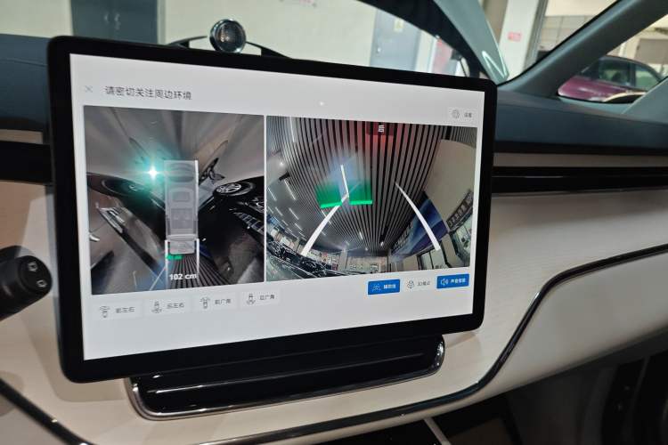 Used Volvo EM90 2025 Ultra Six-Seater