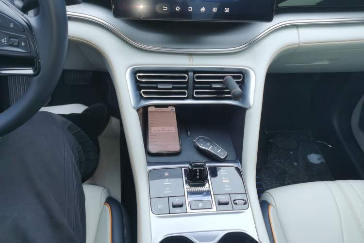 Used BYD Song PLUS New Energy 2024 HONOR Edition DM-i 71km Luxury Model Gear Lever