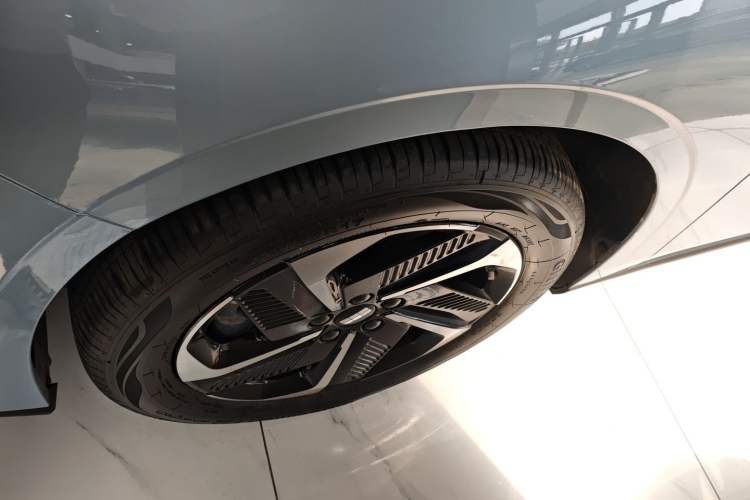 Used Geely Galaxy L6 2025 EM-i 140km Starship Edition Exterior 4