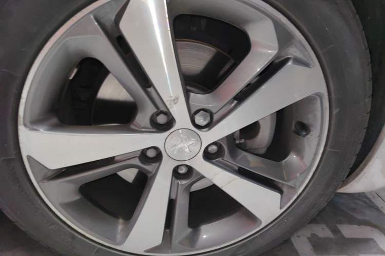 Used Peugeot 308S 2015 1.6T Automatic Jingchi Edition Right Front Wheel Hub