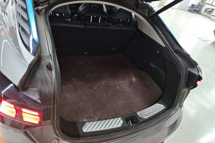 Used Lynk & Co 05 2020 2.0TD Two-Wheel Drive Shine Halo Trunk