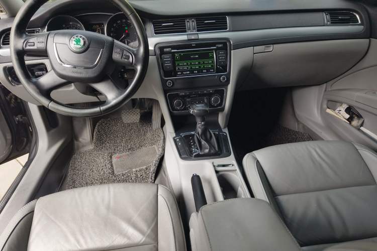 Used Skoda Superb 2009 1.8TSI Automatic Prestige Edition Center Console